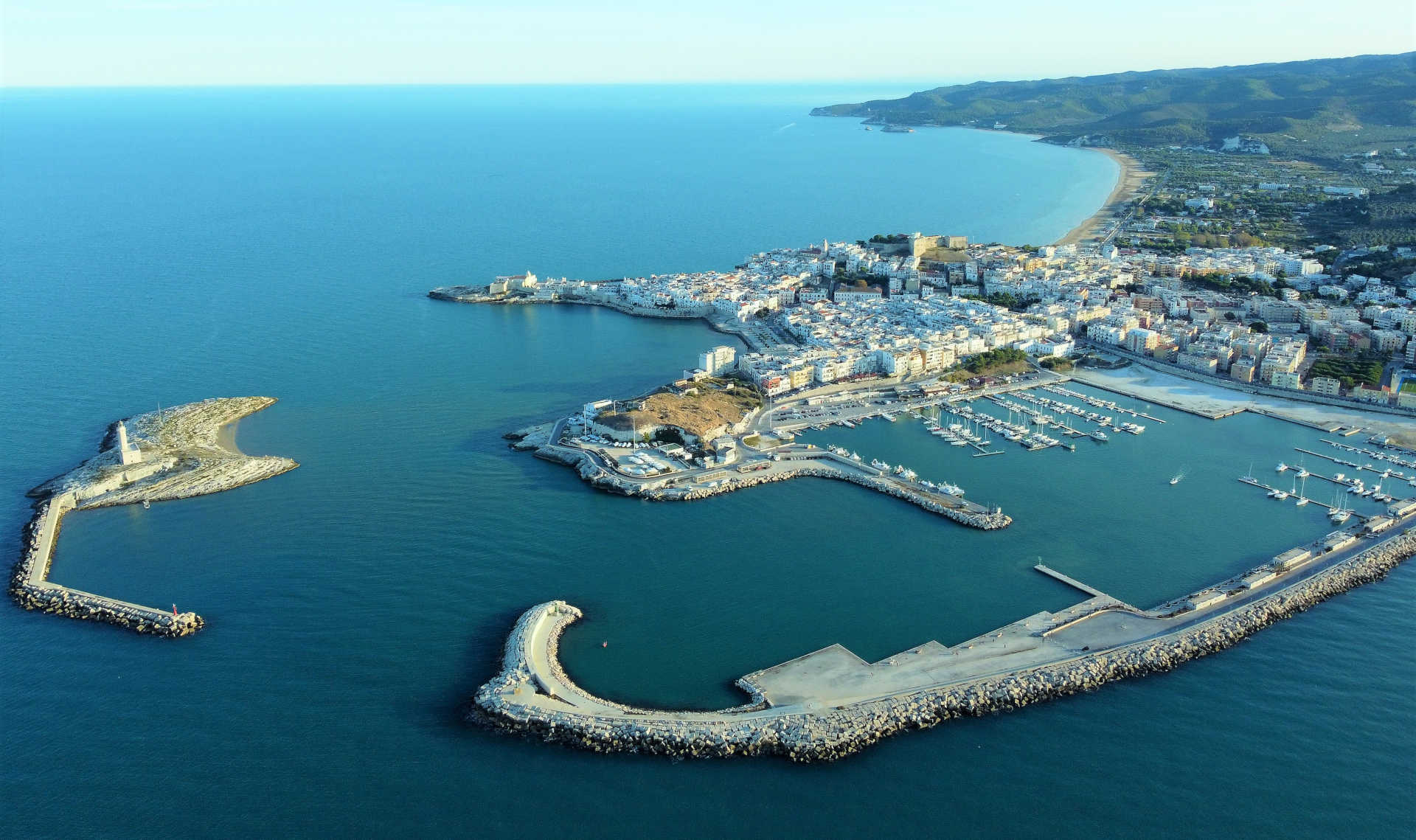 foto del porto di Vieste dall