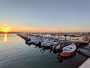 Ormeggi Trimigno al tramonto sul pontile noleggio gommoni senza patente 40CV Vieste nel Gargano